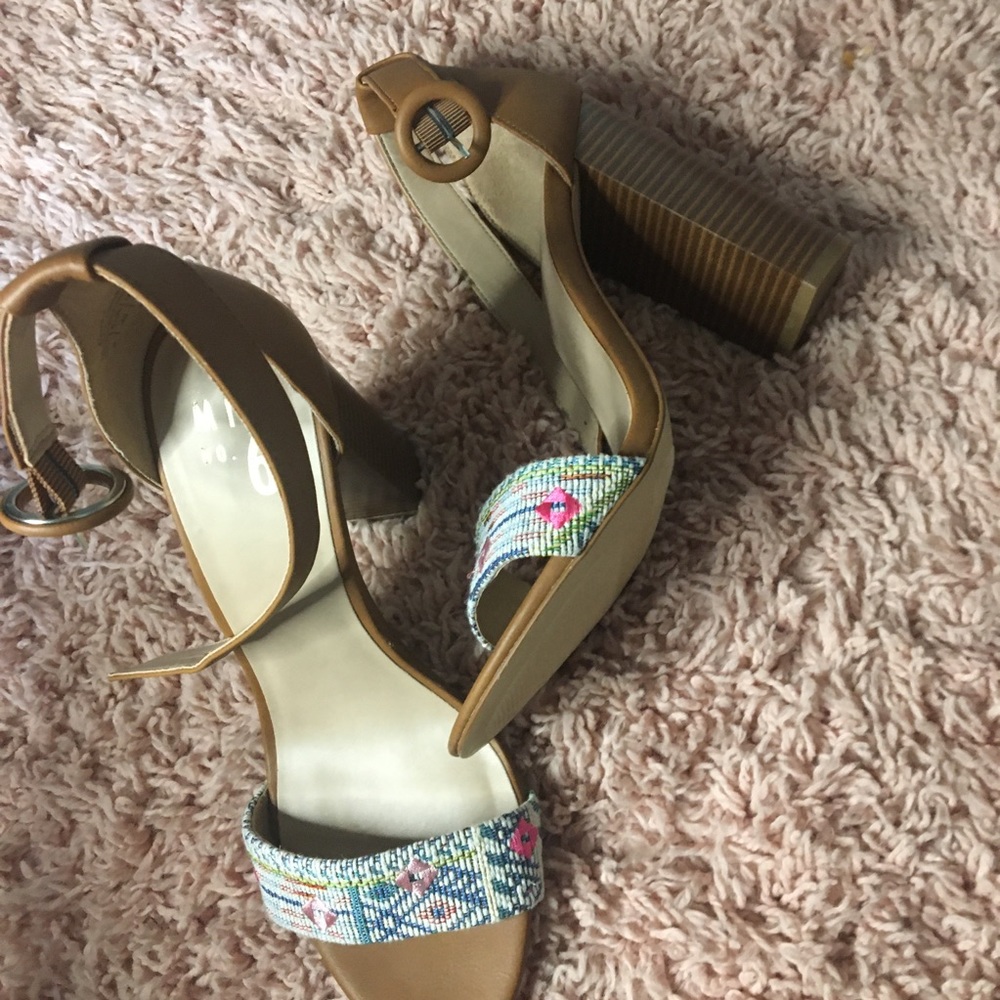 Brown abtract heels